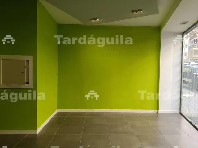 LOCAL A nivel DE CALLE EN LA AVENIDA CAMPOAMOR — 4