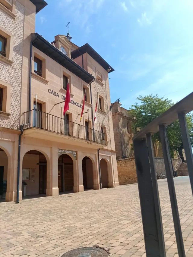 ALREALTY VENDE EDIFICIO CON GRAN POTENCIAL DE INVERSIÓN EN E - foto 2