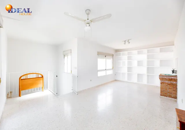 Vive en el corazón de Armilla: 4 dormitorios, patio, terraza y garaje — 18