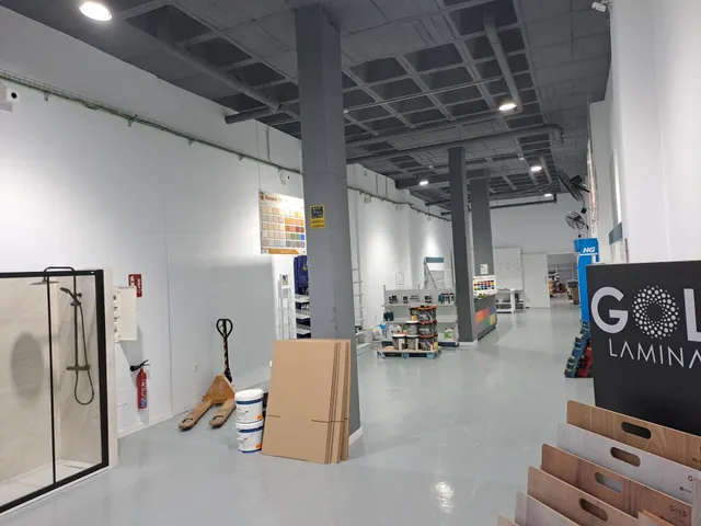 LOCALES COMERCIALES EN ALQUILER EN RESIDENCIAL PORTOFINO EN ALMERIMAR — 29