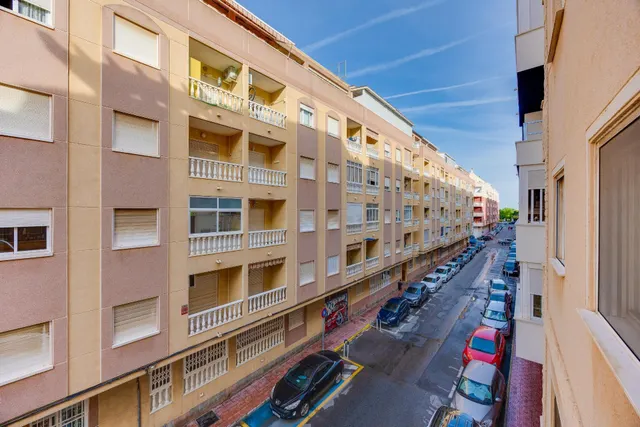 Amplio apartamento de 4 dormitorios en el corazón de Torrevieja — 32