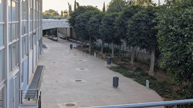 Unico Local en venta en Calle Andarella 2 — 3