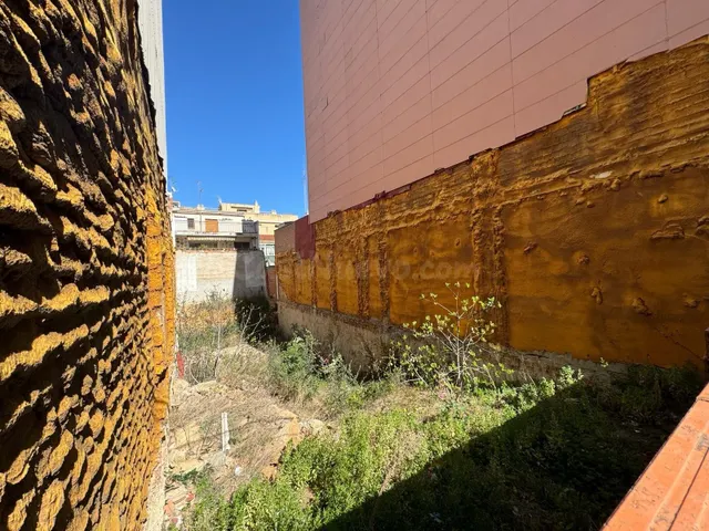 SOLAR URBANO CON ESTRUCTURA DE EDIFICIO EN EL VENDRELL