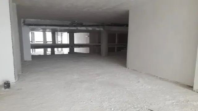 Local comercial con altillo. — 5
