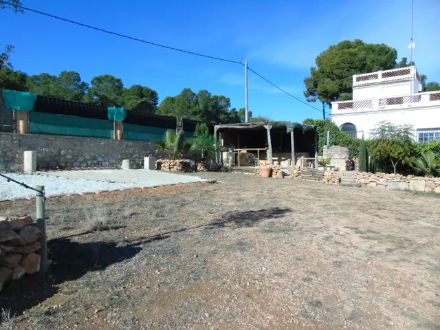 Se vende solar rústico en Campolivar. /H H Asesores, Inmobiliaria en Burjassot/ — 2