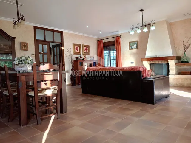 CHALET CON PISCINA EN JUNTA DE LOS RIOS — 15