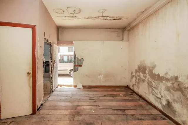 VENTA CASA SIN POSESIÓN — 3