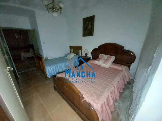 *53.000€* inmobiliaria la mancha vende casa con patio en Barrax ( Albacete ). — 19