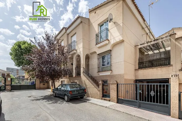 AMPLIA CASA DE 5 DORMITORIOS EN ALHENDÍN, GRANADA — 2