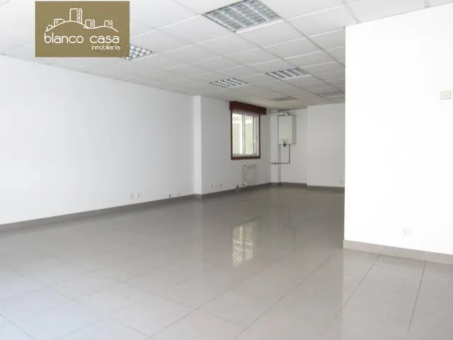 Alquiler de local para oficina de 66m2 en calle peatonal y comercial por 385€/mes — 4