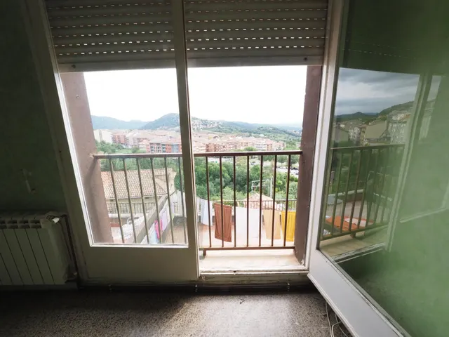 SE VENDE ÁTICO EN BERGA - foto 4