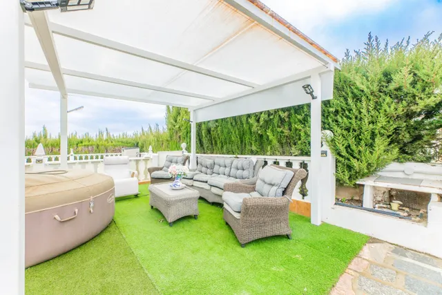 Chalet independiente con dos viviendas, piscina y gran parce - foto 4