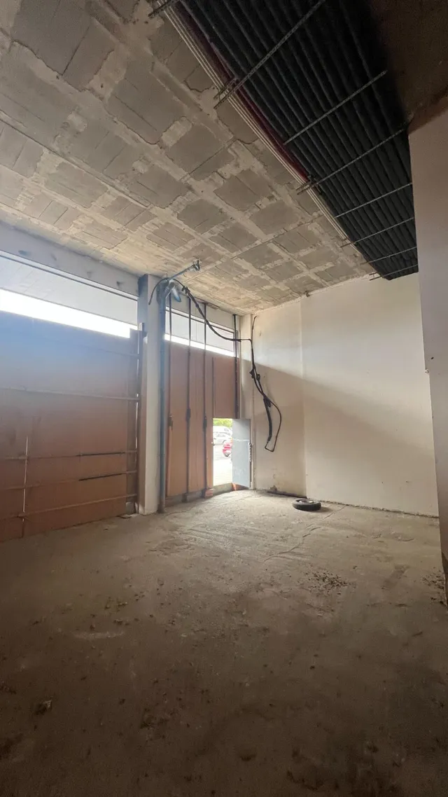 Amplio Local Comercial en Cappont, Lleida por €230.000 — 9