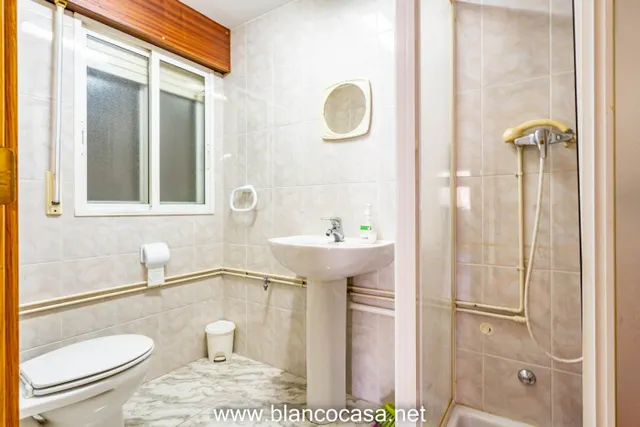 Entreplanta en venta ó alquiler C/Barcelona (Carballo) — 7
