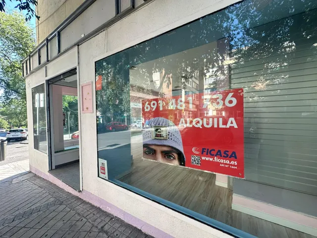 ALQUILER DE LOCAL COMERCIAL EN ESQUINA – AV. DE BETANZOS CON