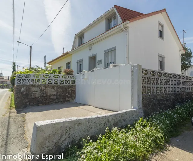 ¡Inversión Perfecta en Ferrol! Tres Viviendas en Una ✨ - foto 3