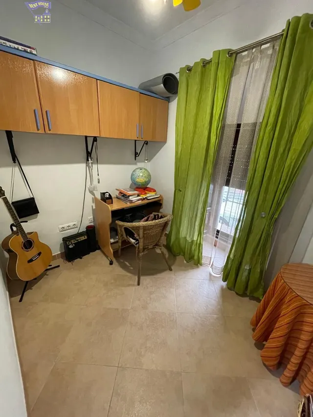 SE VENDE CASA EN ZONA DEL BARRIO BAJO — 42