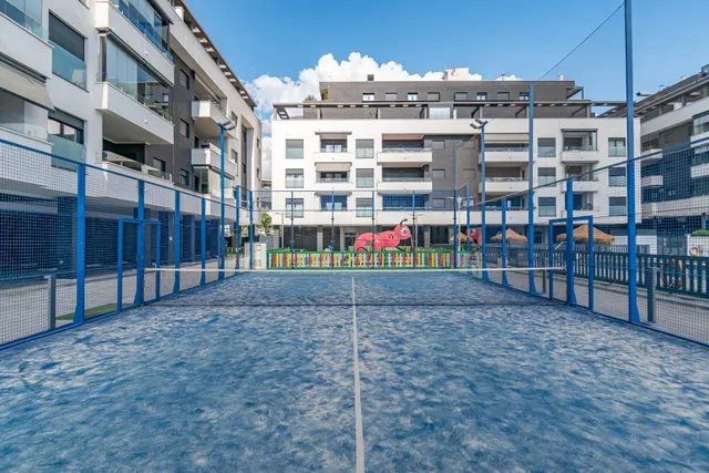 Exclusiva vivienda en Residencial Nevada ! Urbanización de LUJO junto al Centro Comercial Nevada — 28