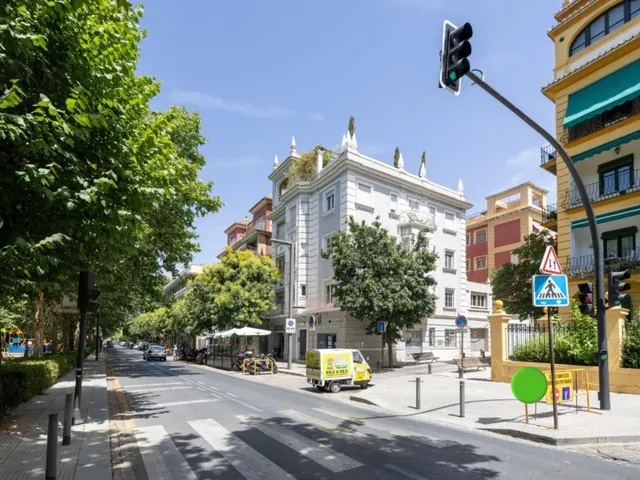 Vivienda exclusiva de planta completa con cochera y espectacular terraza panorámica — 3