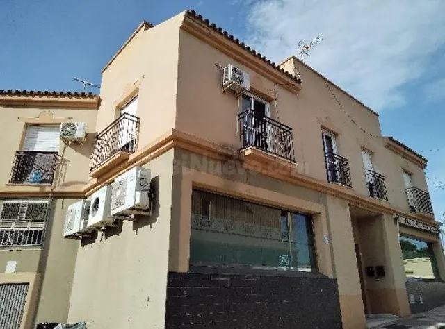 SE VENDE piso OKUPA en C El Roncalillo 15 de Roquetas de M - foto 2