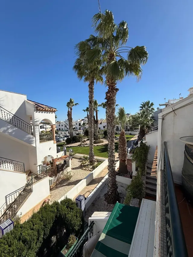 Encantadora casa adosada con solárium y piscina | Villamartí - foto 2