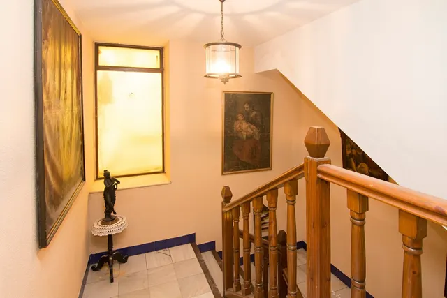 Escpecatcular Casa- Edficicio en el Centro de Baza — 7
