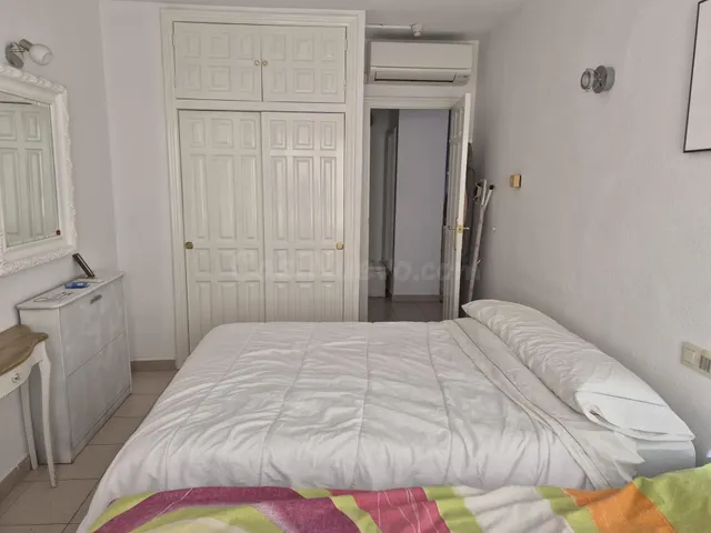PISO AMUEBLADO CON PISCINA EN BENIDORM CENTRO | 1 DORMITORIO - foto 4
