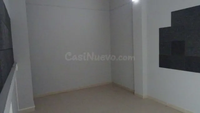 Local comercial con grandes escaparates - foto 5