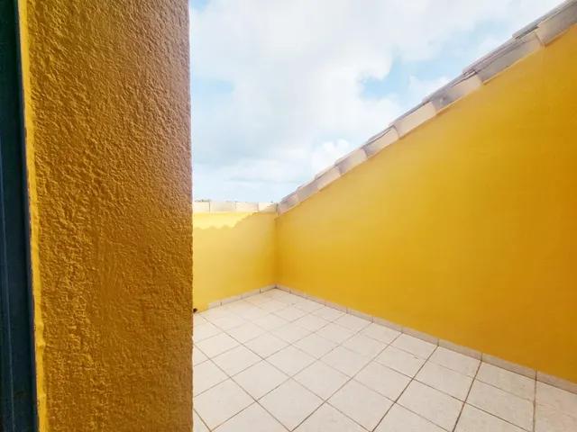 ÁTICO EXCLUSIVO CON VISTAS, TERRAZAS, PISCINA Y GARAJE – A 250 M DE LA PLAYA — 28