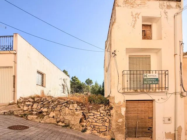 CASA CON TERRENO EN BENIMASSOT