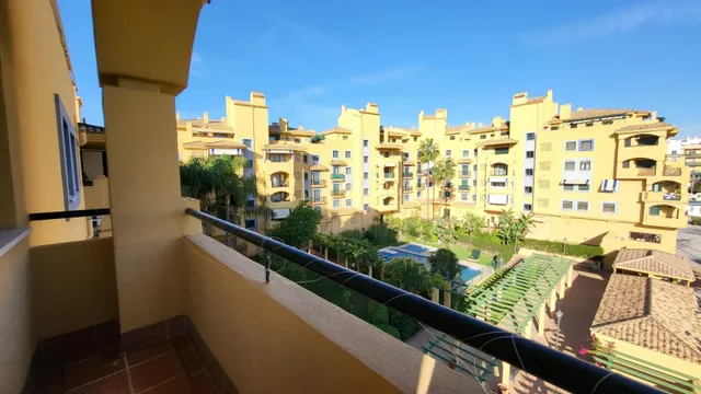 Amplio apartamento de tres dormitorios con vistas panorámicas en Nueva Alcántara. — 25