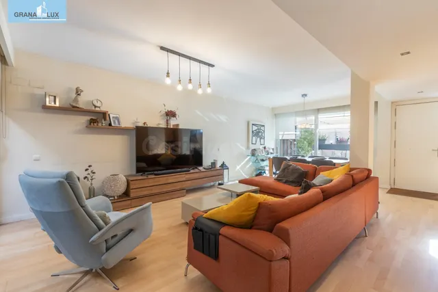 Espacio, confort y calidad: magnífica vivienda unifamiliar adosada — 2
