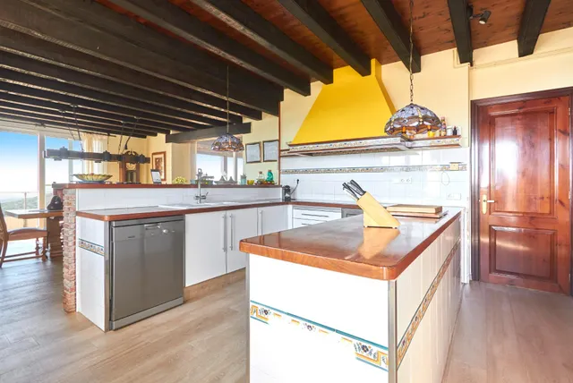 ESPECTACULAR CASA EN LA CORNISA CON VISTAS AL MAR — 17