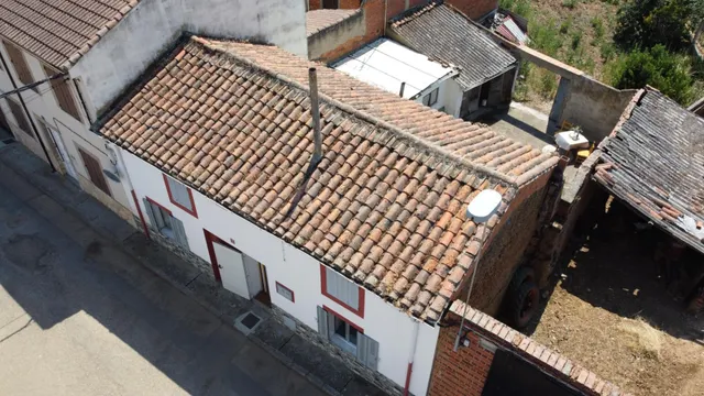 Casa con patio y finca en Grisuela del Paramo. Espacio, tran - foto 3