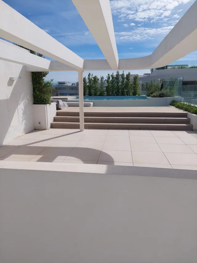 Espectacular Ático de Lujo con solarium, piscina privada y vistas al mar. 4 dormitorios y 4 baños. Benahavis — 17