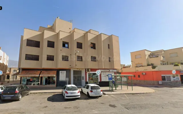 Se vende piso OKUPA en Ejido (Almería).