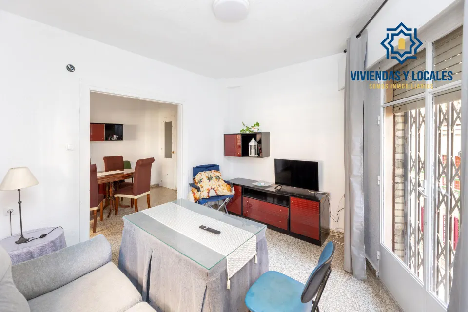 Venta de piso de 4 dormitorios y 2 baños en Granada (Zona Centro)