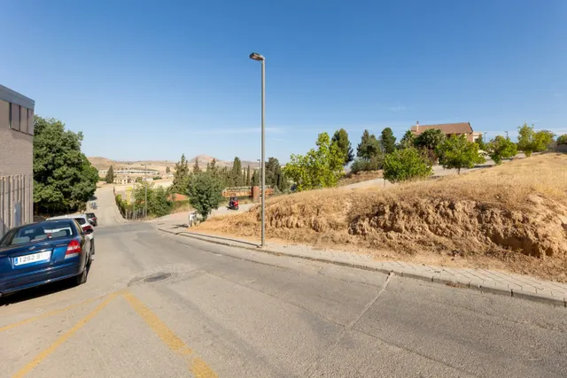 Venta de solar urbano de 258 m2 en Otura (Granada) — 3