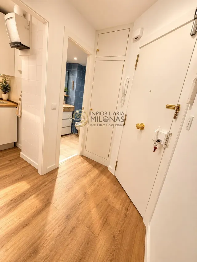 Exclusivo estudio totalmente reformado en primera línea de playa levante – Benidorm — 9