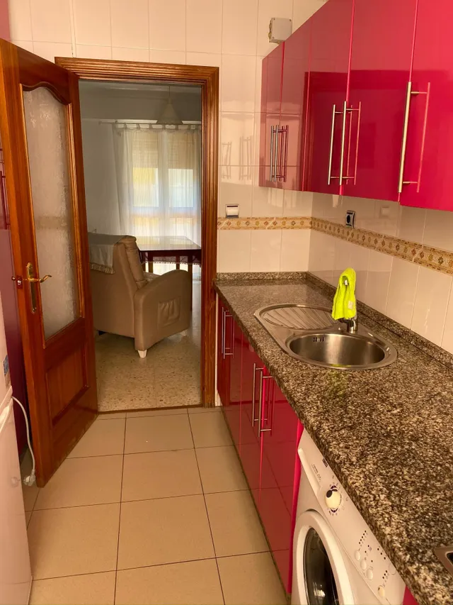 SE ALQUILA HABITACIÓN A ESTUDIANTE — 24