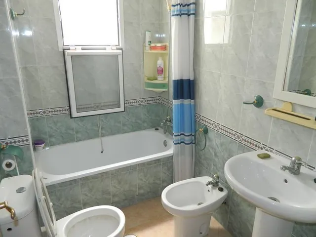 Bonito piso centrico con piscina comunitaria — 6