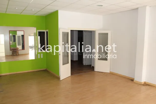 Se alquila  local comercial — 5