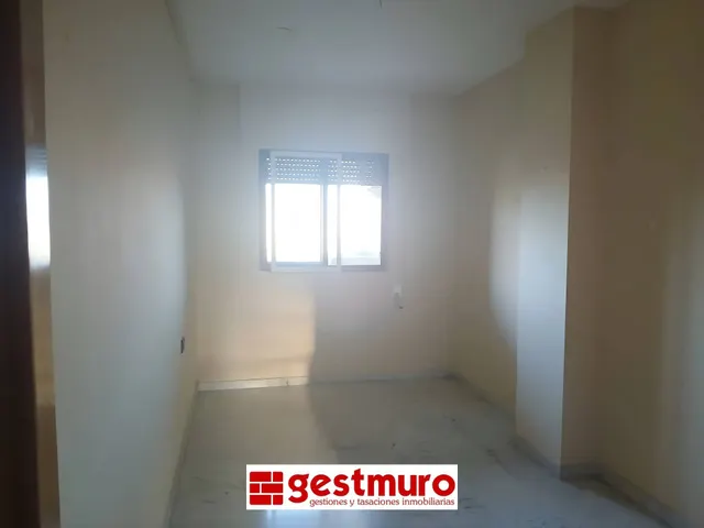 Piso alquiler alameda de san antón sin muebles con plaza de garaje y agua incluida!! — 7