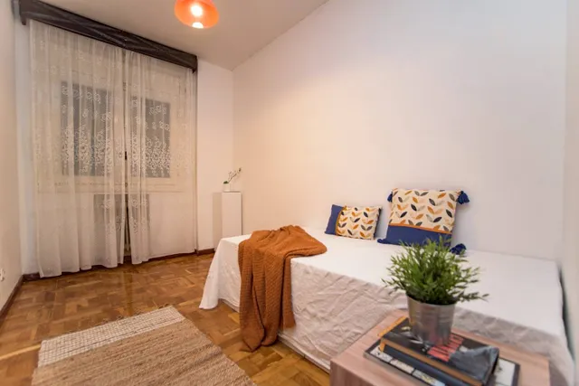 Piso en travesía Bayona 4, Pamplona — 28