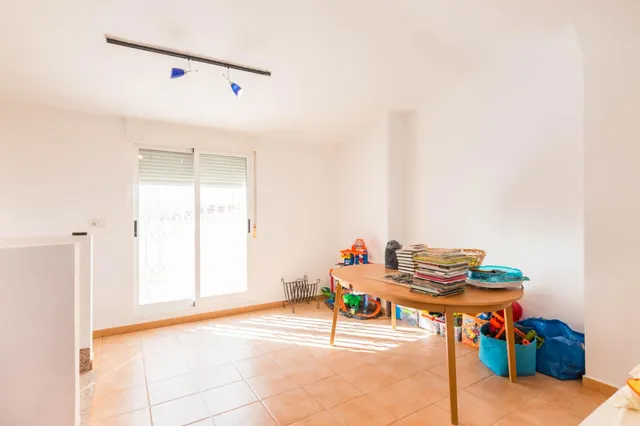 Dúplex amplio de 5 dormitorios con patio, terraza y buhardilla en San José de la Montaña — 35