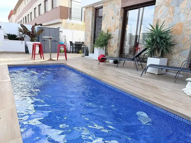 Villa moderna con piscina privada y solárium en Lomas de Cab - foto 3