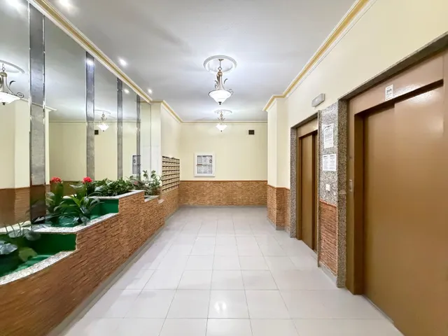 Apartamento reformado con vistas al mar con garaje incluido. 2 dorm. 1 baño. con superficie de 65 m2. playa a 100 metros. — 38