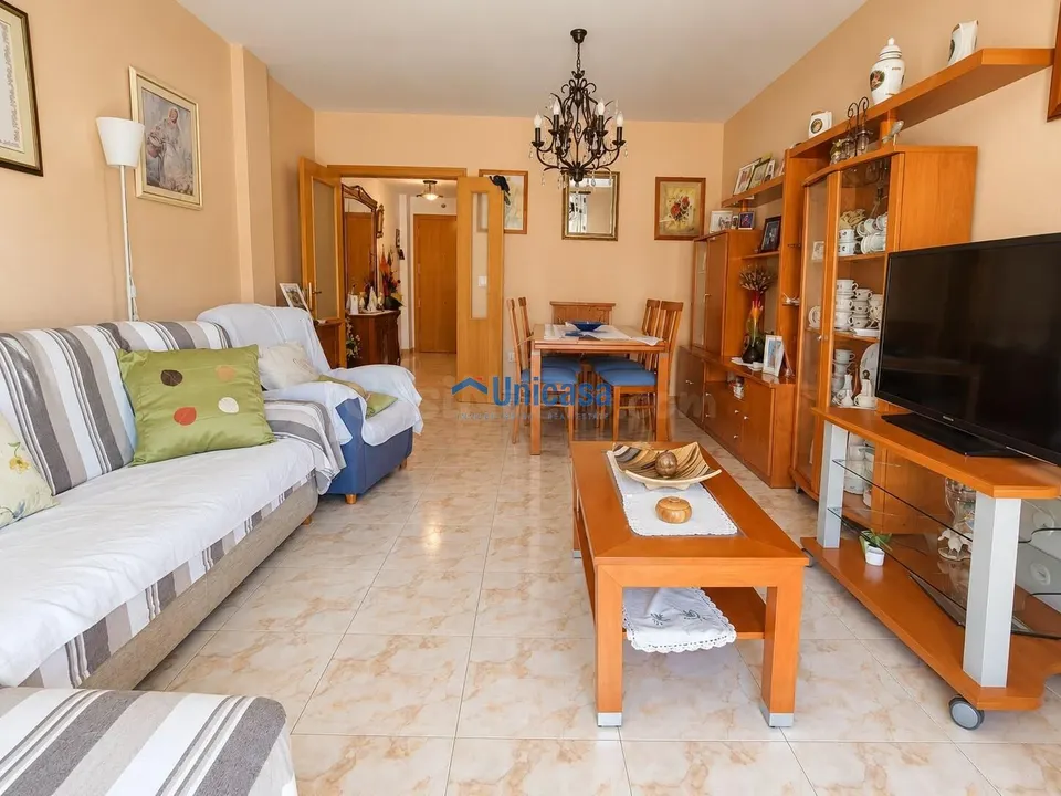 Piso de 3 dormitorios con terraza, patio, garaje y trastero