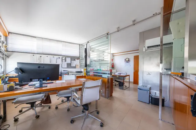 VENTA DE EDIFICIO CONDICIONADA A LA ADQUISICIÓN DE LA PANADERÍA + VIVIENDA + NAVE — 10