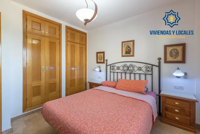 ADOSADA CON 4 DORMITORIOS, AMPLIAS TERRAZAS Y VISTAS A GRANADA Y SIERRA NEVADA — 17